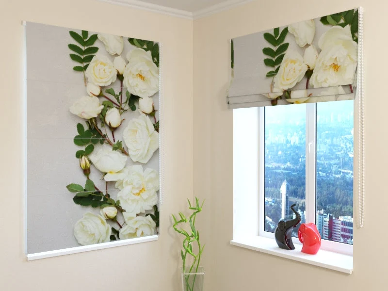 Estores Plegables Elegantes Rosas Blancas sobre Piedra Gris