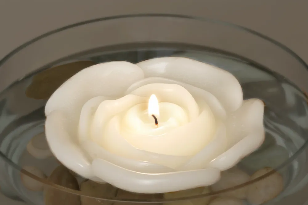 Velas flotantes de flores de 3.75". Juego de 3 sin perfume. Floating Pearls | Vase Pearlfection
