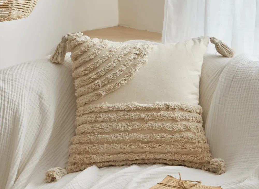 Cojín beige con tejido texturizado, 45x45 cm, MONTREAL FLORENCE