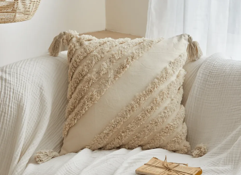 Cojín beige con tejido texturizado, 45x45 cm, NEVADA FLORENCE