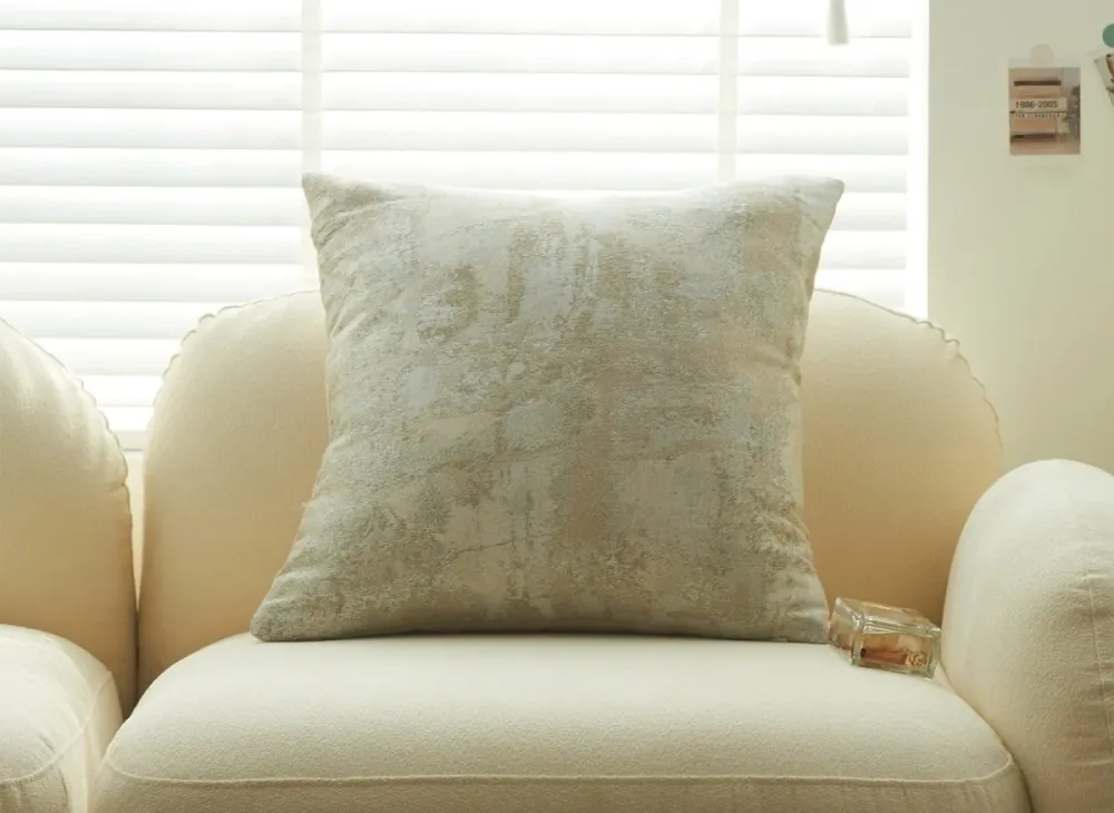 Cojín beige con tejido texturizado, 45x45 cm, CASA FLORENCE