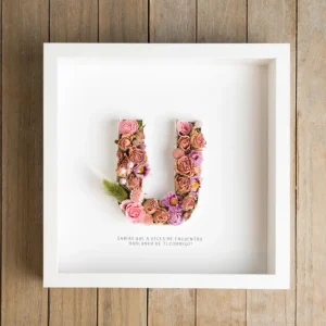 Letra U con flor seca Flors Català