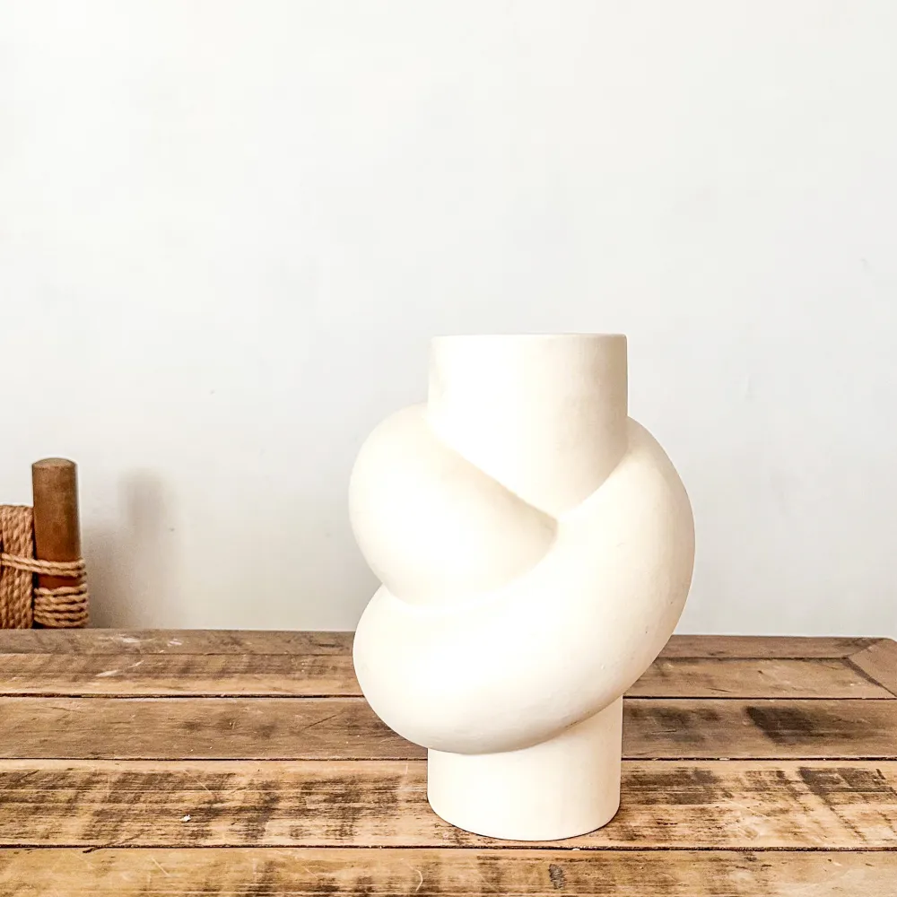 Florero Cerámica Nudo 24cm Diseño Escultural | Frank Home
