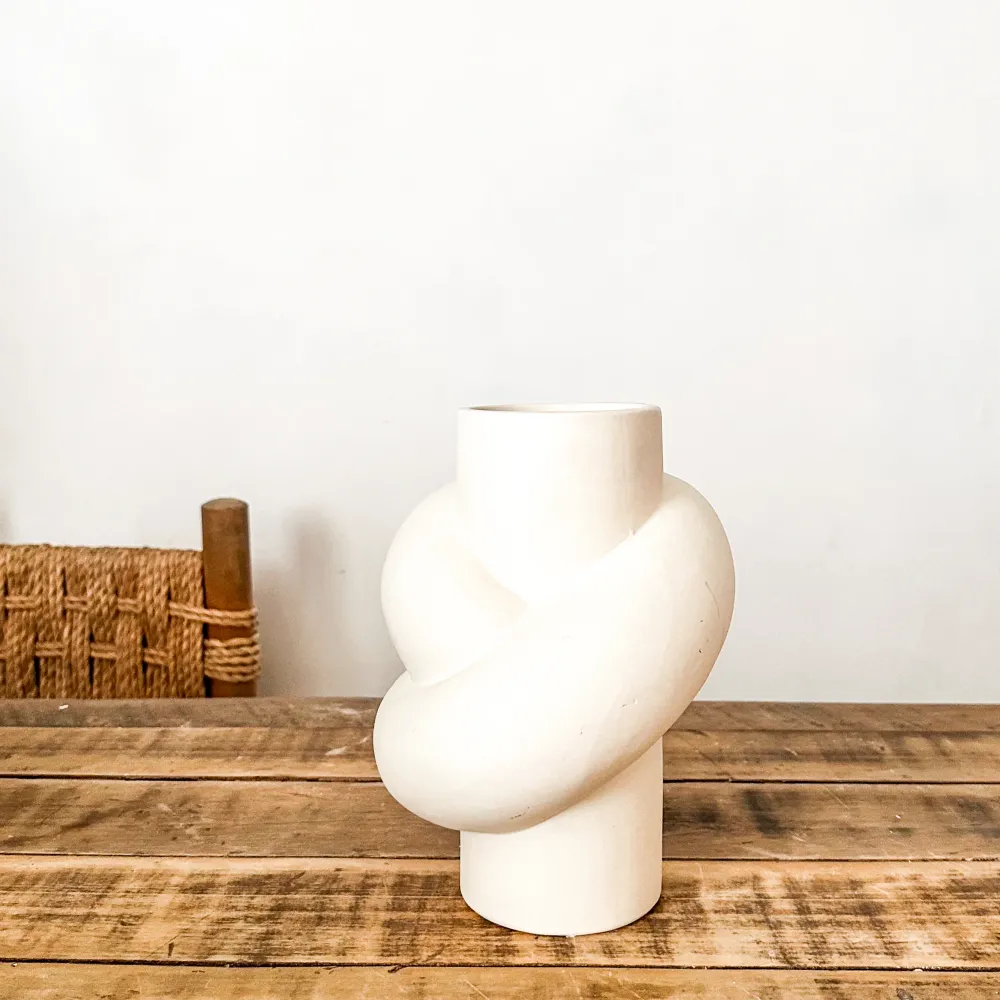 Florero Cerámica Nudo 24cm Diseño Escultural | Frank Home