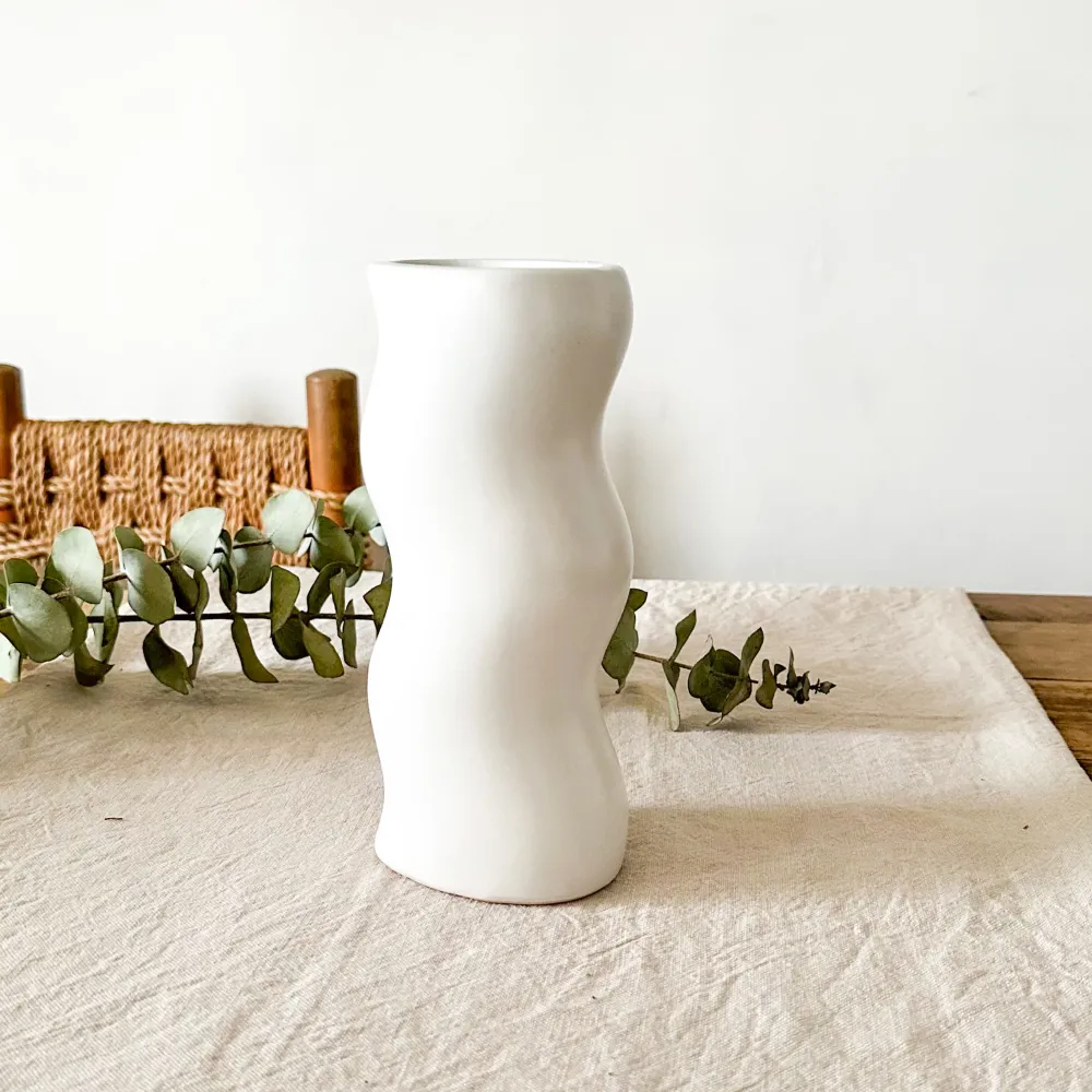 Florero Ondulado Cerámica Blanco Frank Home