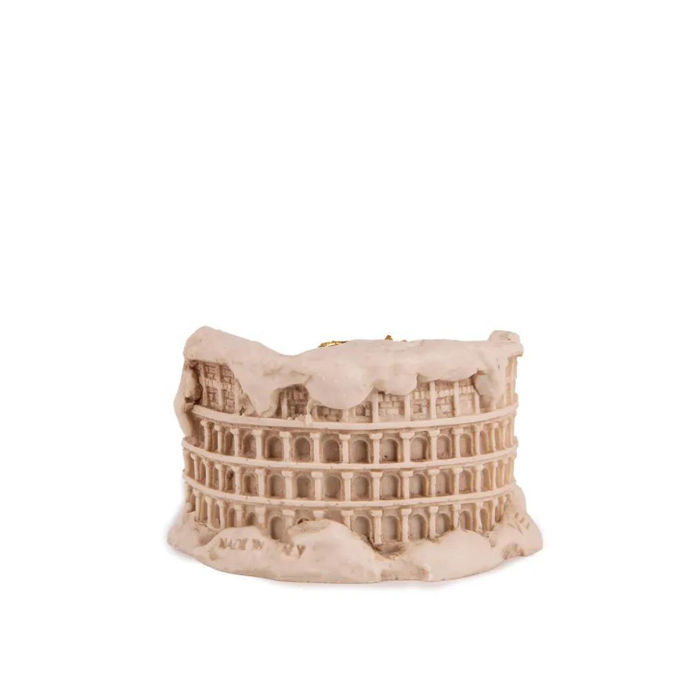 Escultura de mármol con Coliseo y Sagrada Familia. Galleria Mariana