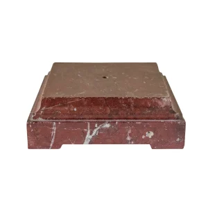 Base cuadrada tallada de mármol rojo Gaztelur SARL