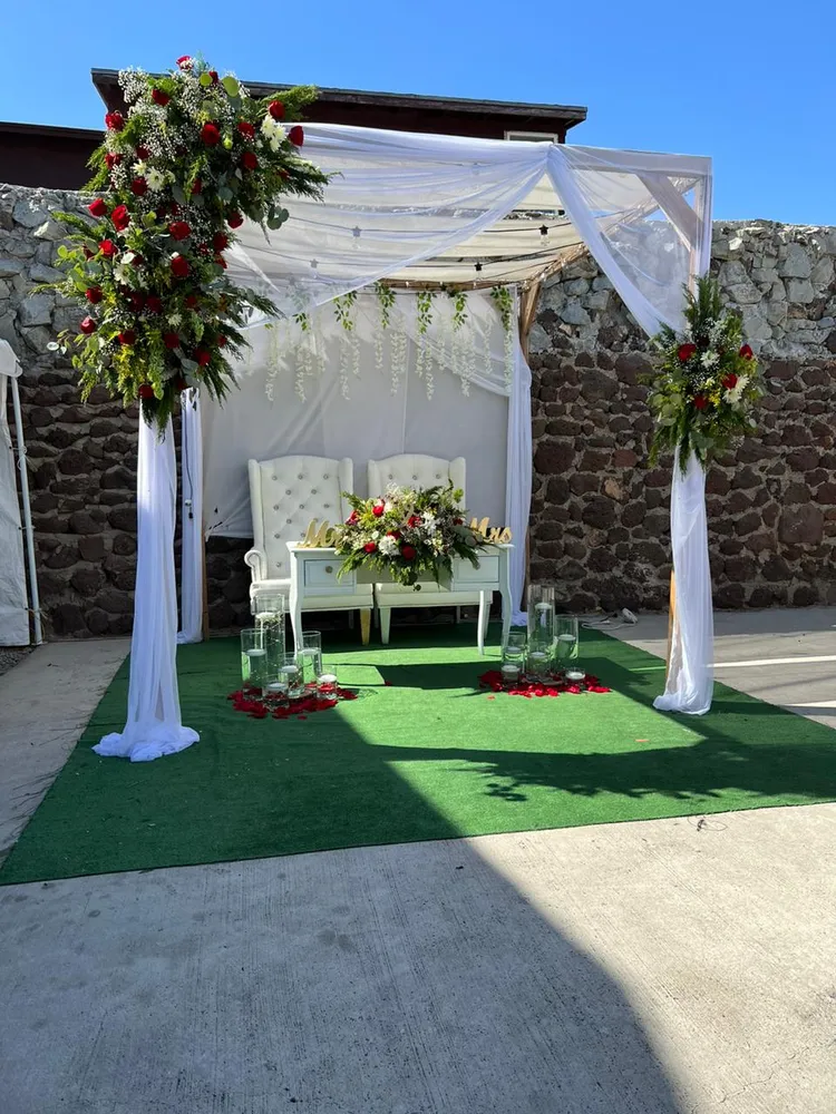 Mr & Mrs - Pergola Gift Box Inc