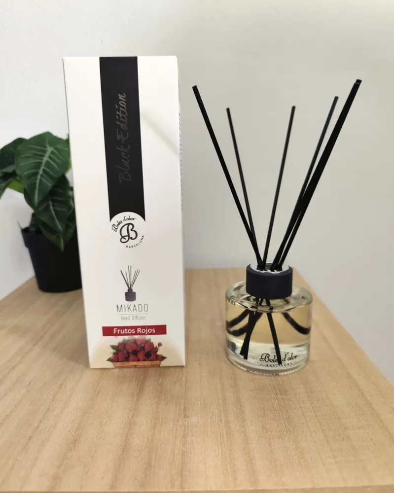 FRUTOS ROJOS Mikado- BLACK EDITION (125ml) Gotas de Magia