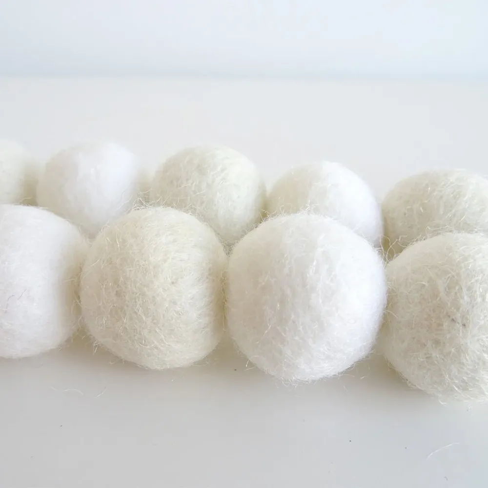 Guirnalda Bolitas Blancas de Lana