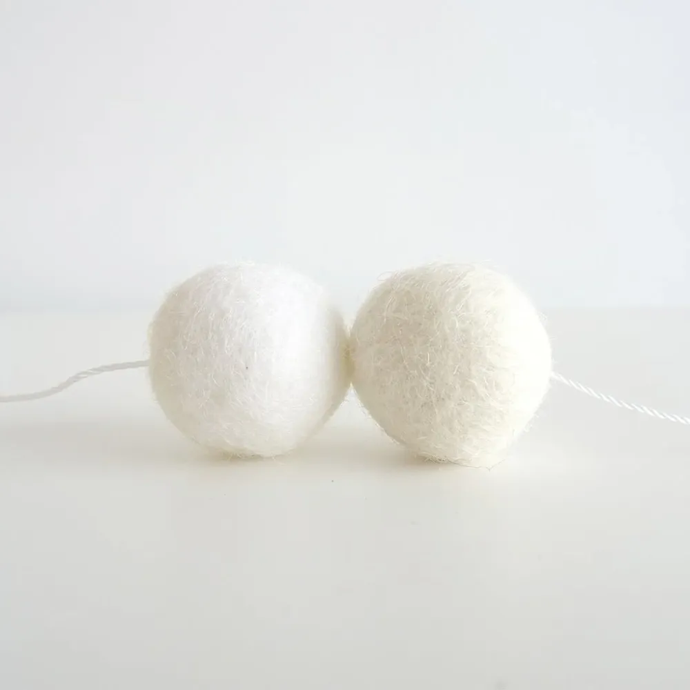 Guirnalda Bolitas Blancas de Lana