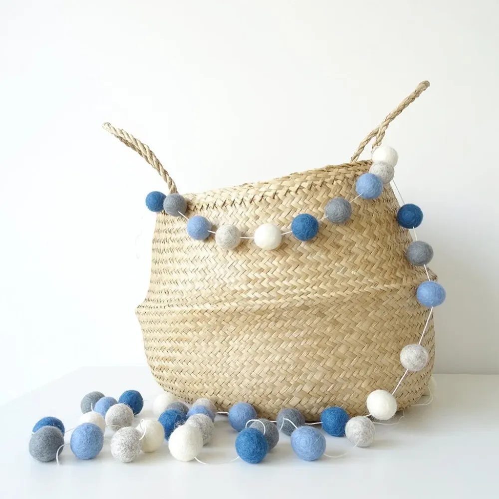 Guirnaldas bolitas de lana azules