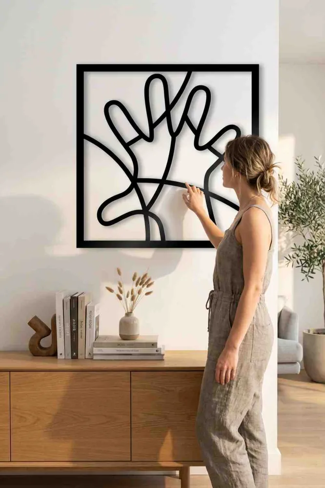 Hand - Romero Brito