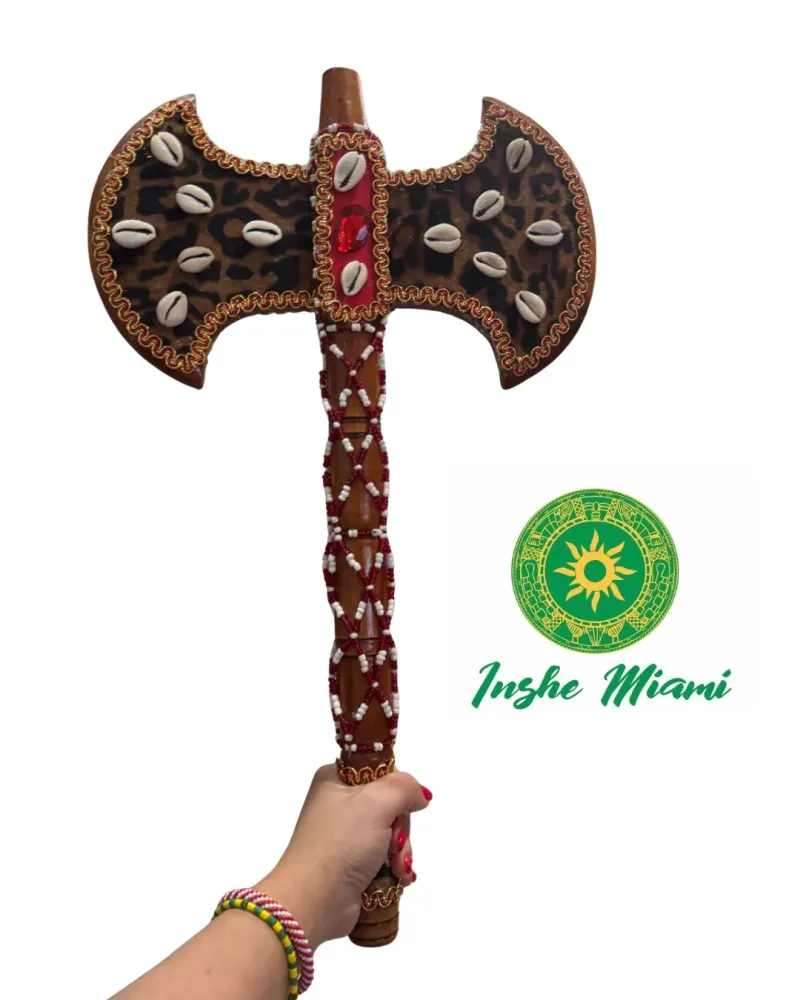 Hacha de Madera con Cuentas INSHE MIAMI