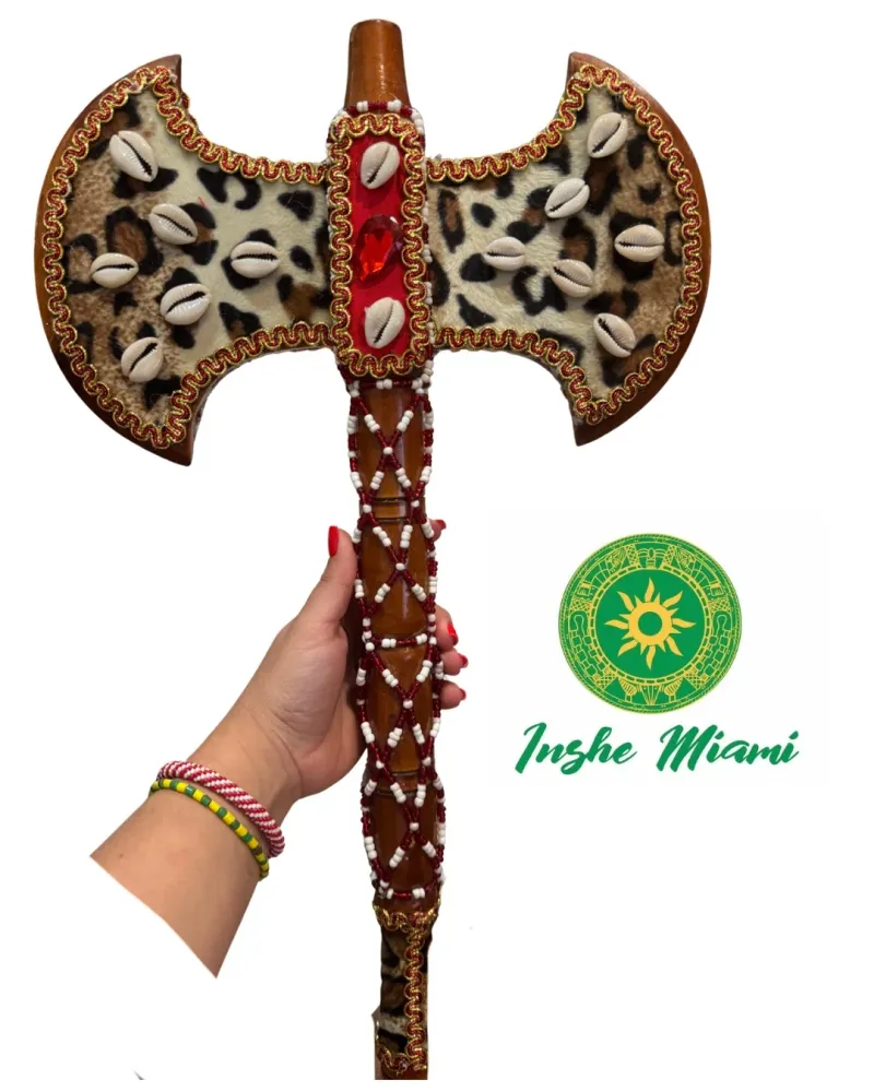 Hacha de Madera con Cuentas INSHE MIAMI