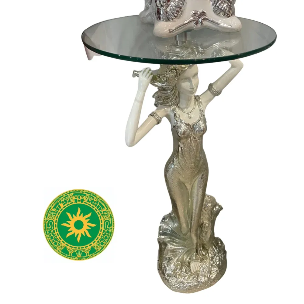 WOMAN PEDESTAL GLASS INSHE MIAMI