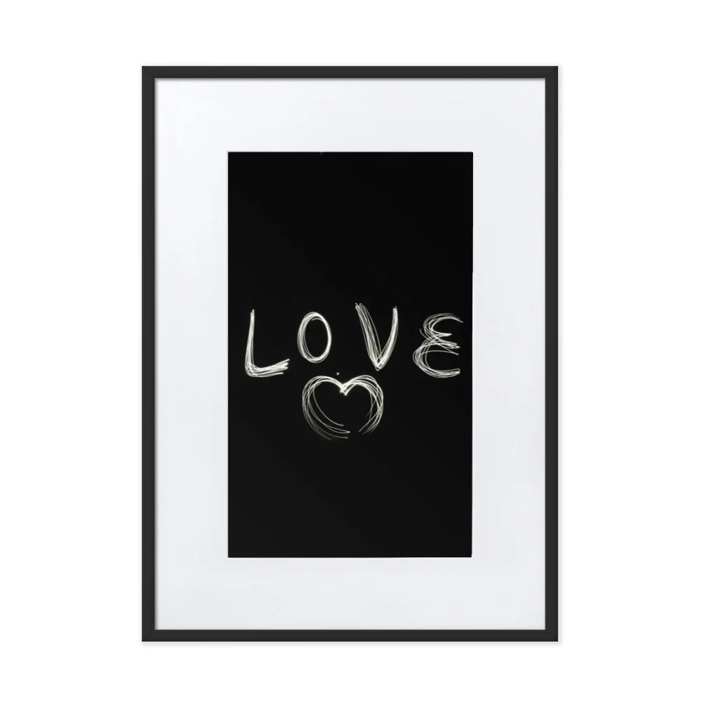 Amor con corazón - Póster en marco con paspartú Negro Kuratoren von artlia
