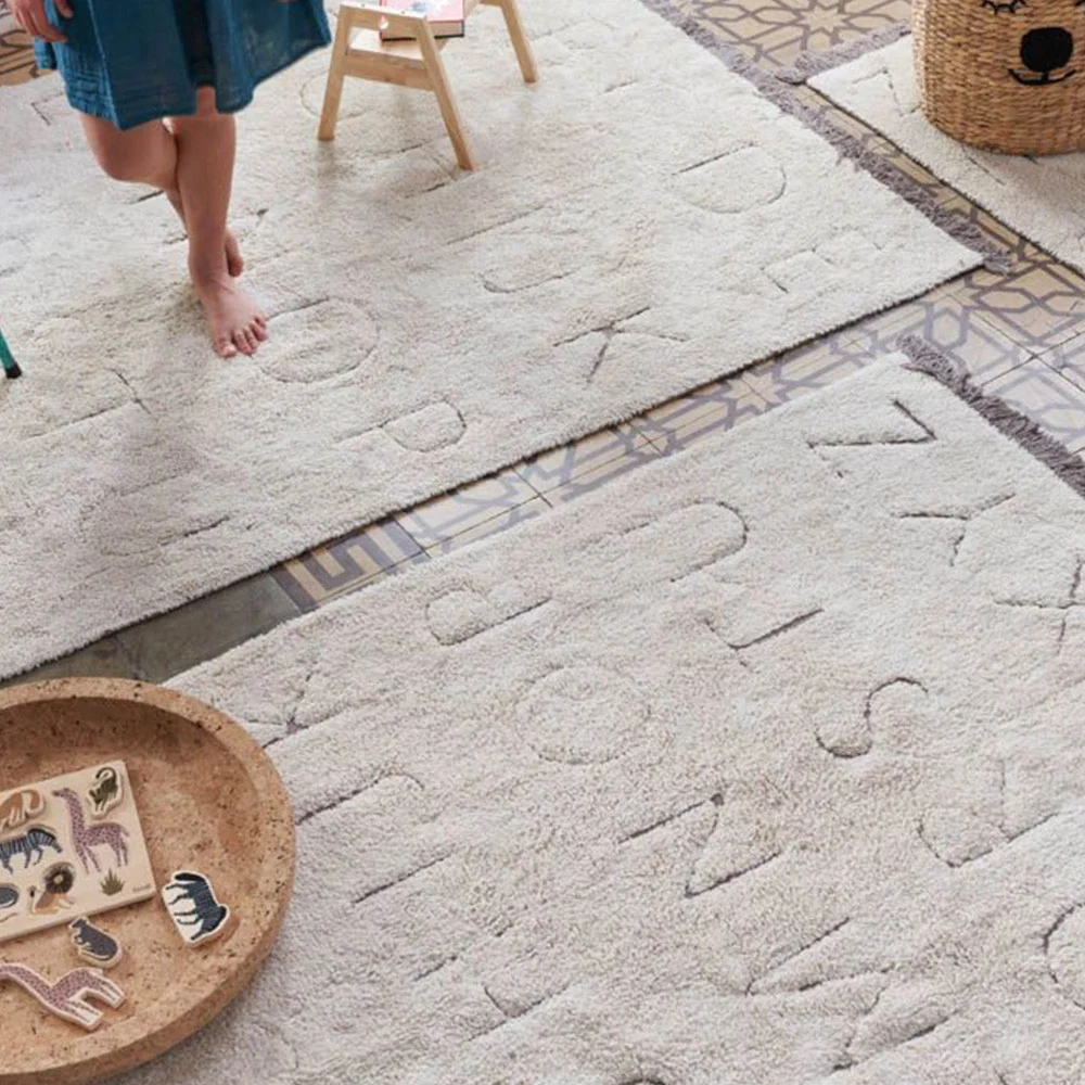 Alfombra lavable mediana reciclada de Lorena Canals ABC