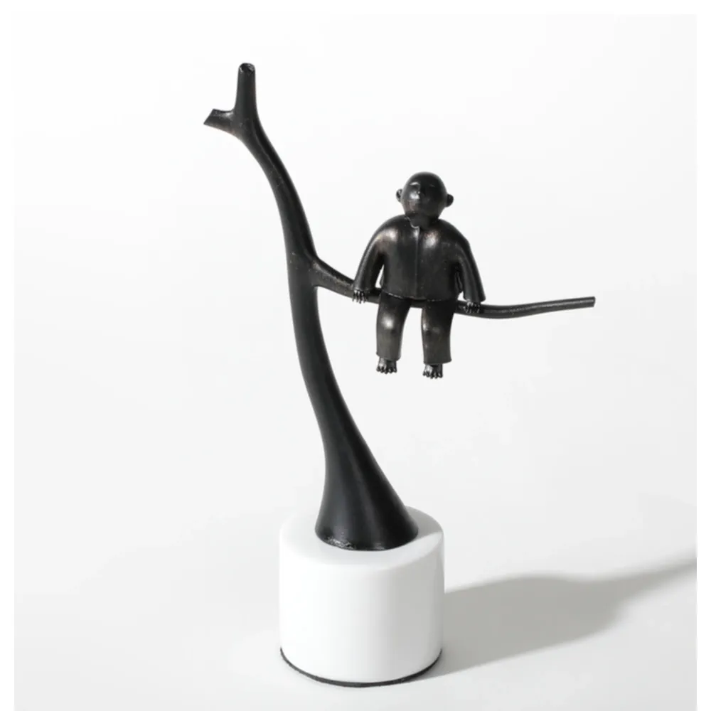 ESCULTURA NEGRA L15.5*W6.5*H25CM LUXURY LIVING