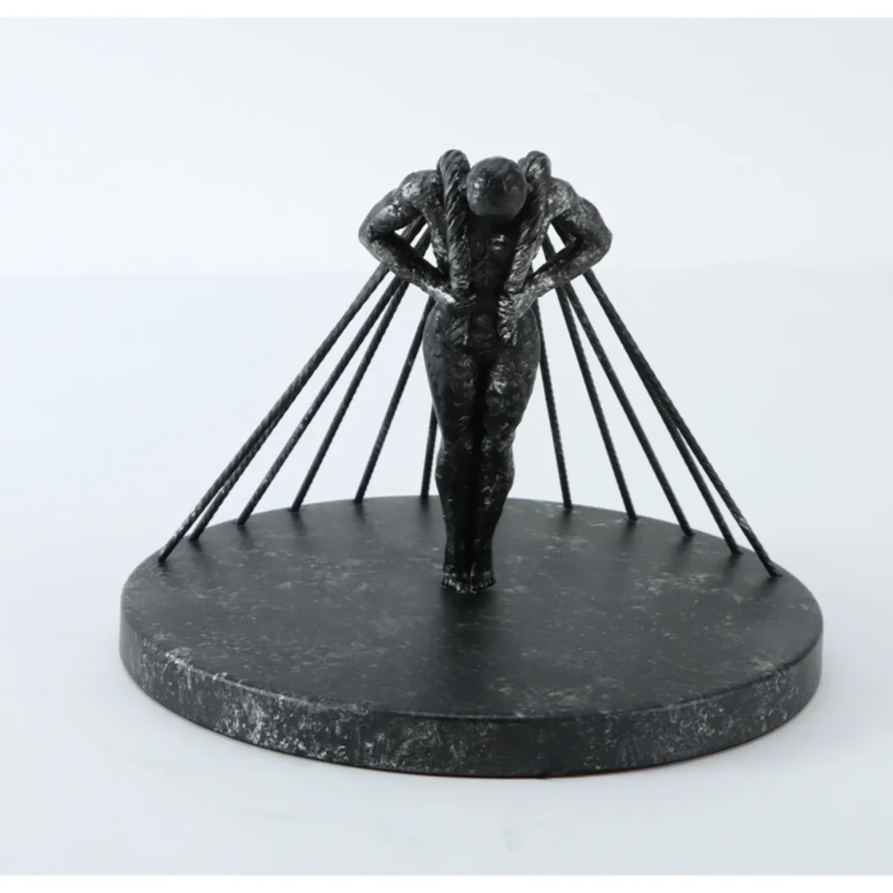ESCULTURA NEGRA RESINA 30*30*23CM LUXURY LIVING