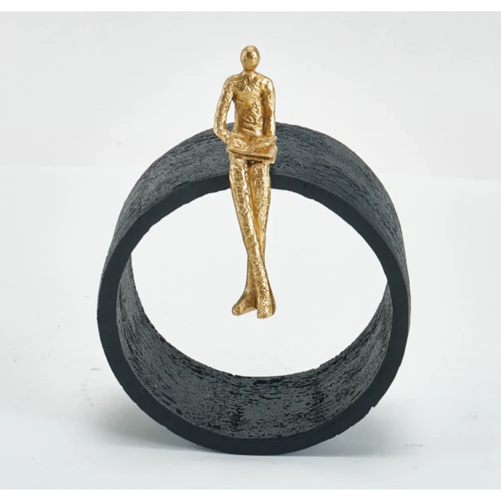 ESCULTURA NEGRO Y DORADO 18*11*26CM LUXURY LIVING