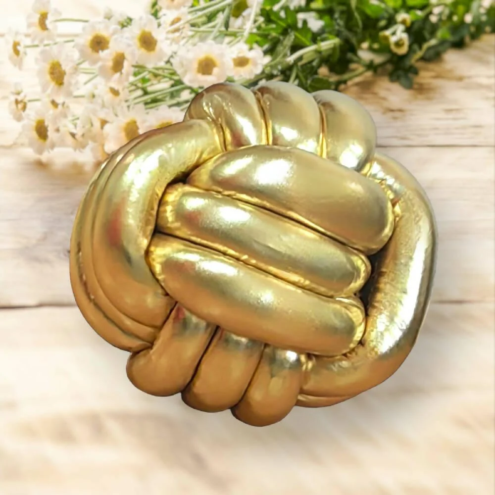 Cojin Nudo 35 cm Banzay Dorado Marketplace - DB