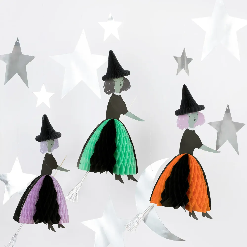 Decoración de brujas y estrellas MeriMeri