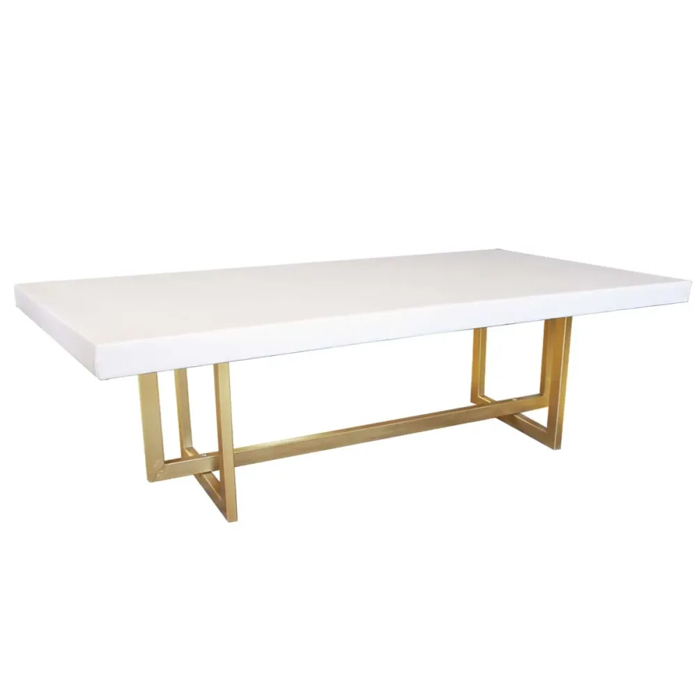 Mesa cubierta de lino ivory