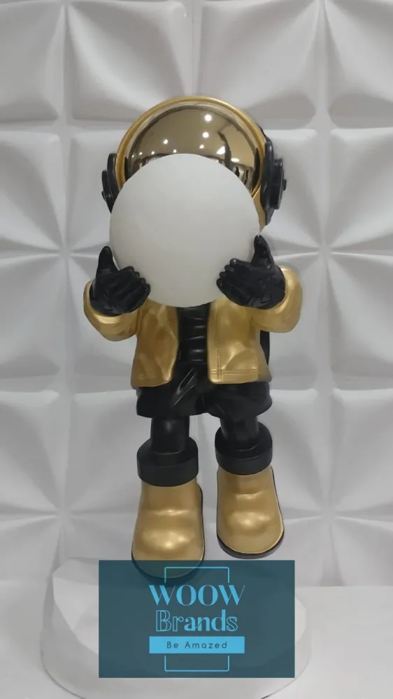 ASTRONAUTA DORADO CON BASE LUNAR, LUNA LED DE COLORES Y BOCINA BLUETOOTH Mi tienda