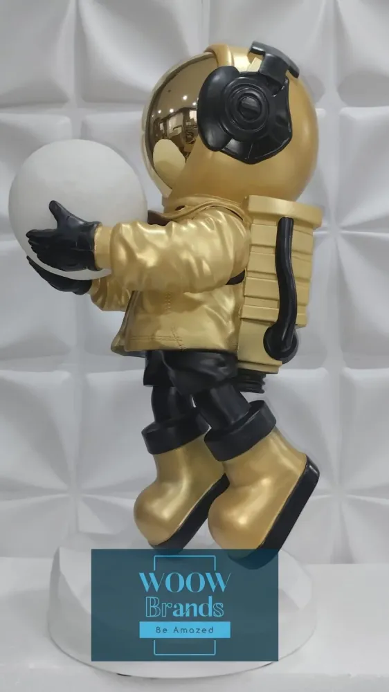 ASTRONAUTA DORADO CON BASE LUNAR, LUNA LED DE COLORES Y BOCINA BLUETOOTH Mi tienda