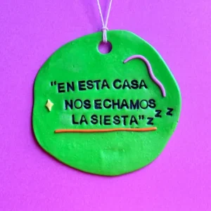 En esta casa nos echamos la siesta - Colgante decorativo Miauwis