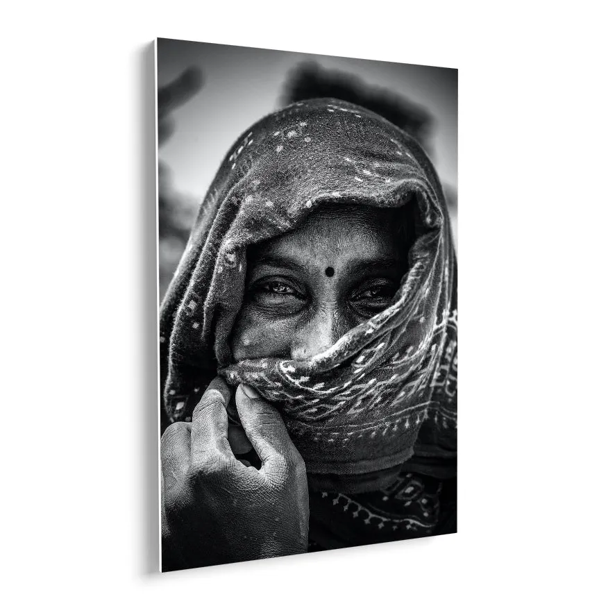 Mujer Cubriéndose Poster