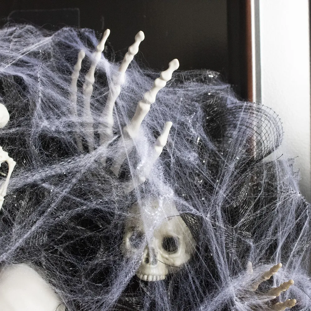 Guirnalda de Calaveras con Malla Negra – Decoración de Halloween para Interiores y Exteriores OKKO SHOP