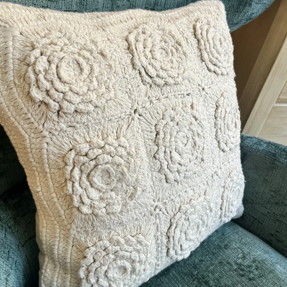 Cojín algodón bordado mano 45x45 Petra Decora