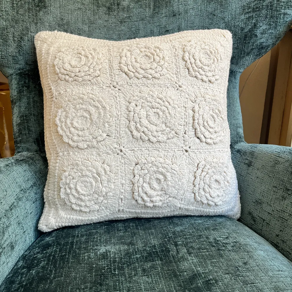 Cojín algodón bordado mano 45x45 Petra Decora