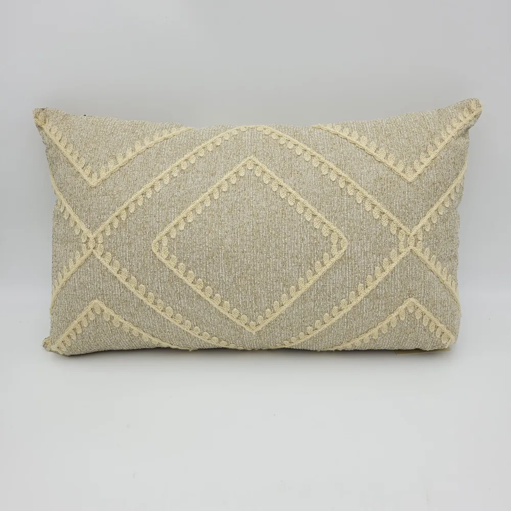 Cojín beige rombos bordado 30x50 cm Petra Decora