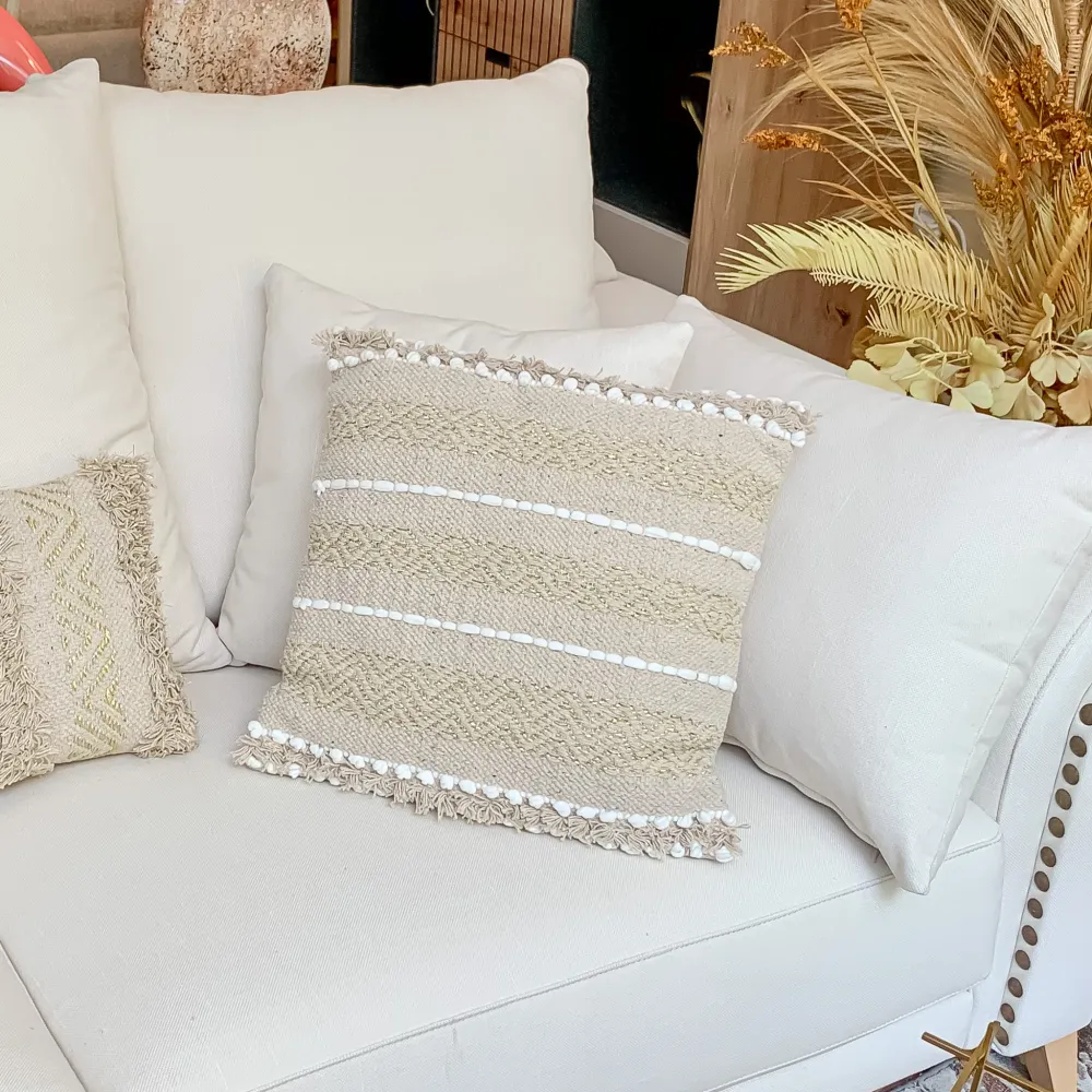 Cojín bordado beige y dorado 45x45 Petra Decora