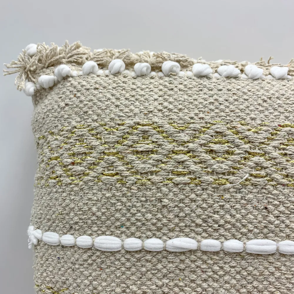 Cojín bordado beige y dorado 45x45 Petra Decora