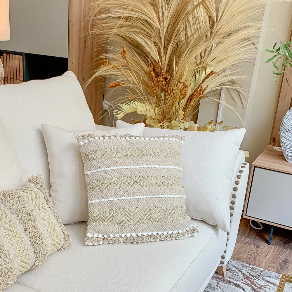 Cojín bordado beige y dorado 45x45 Petra Decora