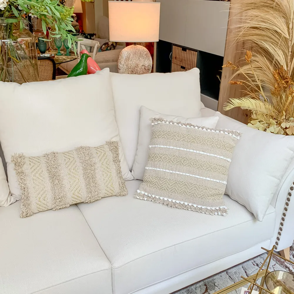 Cojín bordado beige y dorado 45x45 Petra Decora