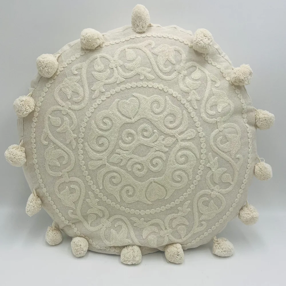 Cojín redondo bordado beige 45cm Petra Decora