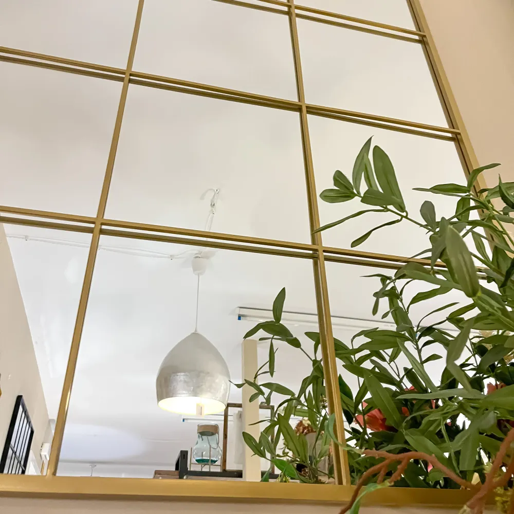 Espejo dorado hierro efecto ventana 90x120 Petra Decora