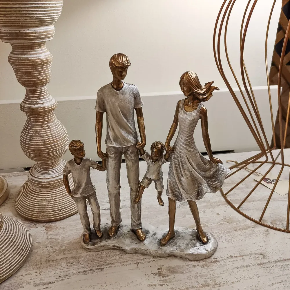 Figura familia paseo blanco Petra Decora