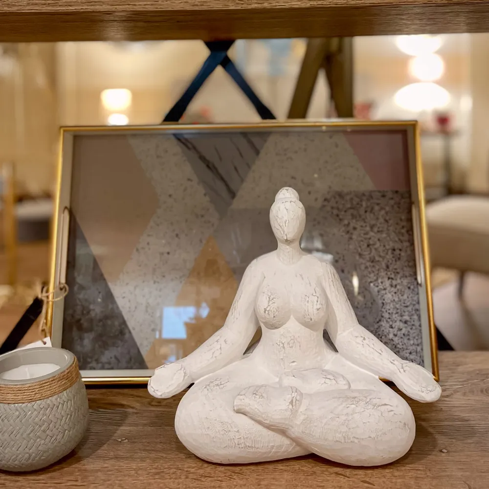 Figura resina yoga Petra Decora