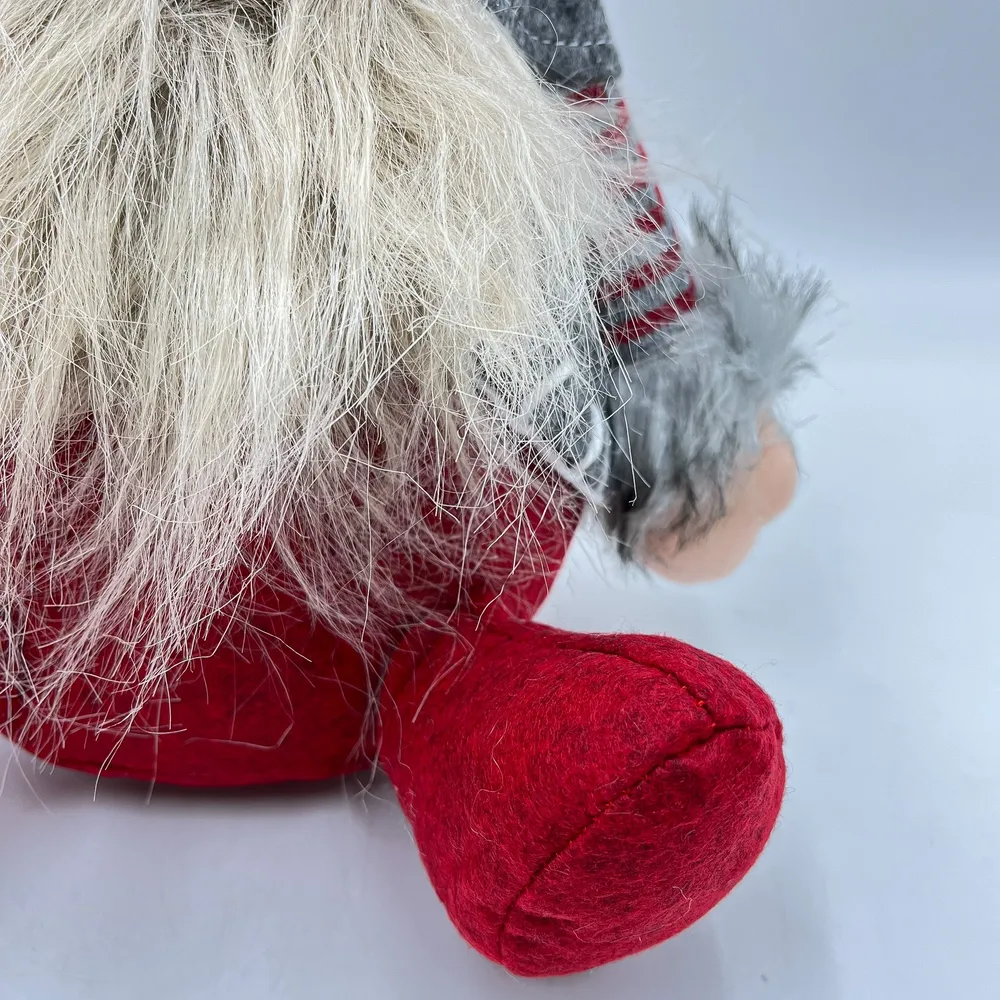 Gnomo navideño gris y rojo 23x14x45 Petra Decora