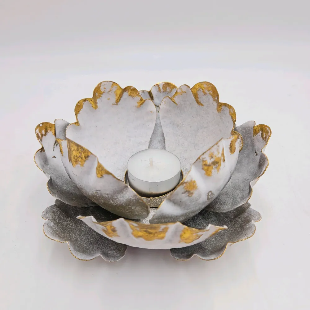 Portavelas flor de metal blanco envejecido 15x15x7,5 cm Petra Decora