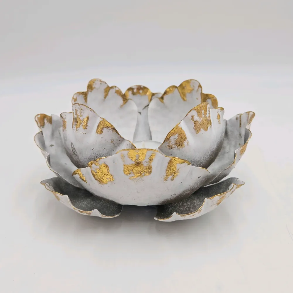 Portavelas flor de metal blanco envejecido 15x15x7,5 cm Petra Decora