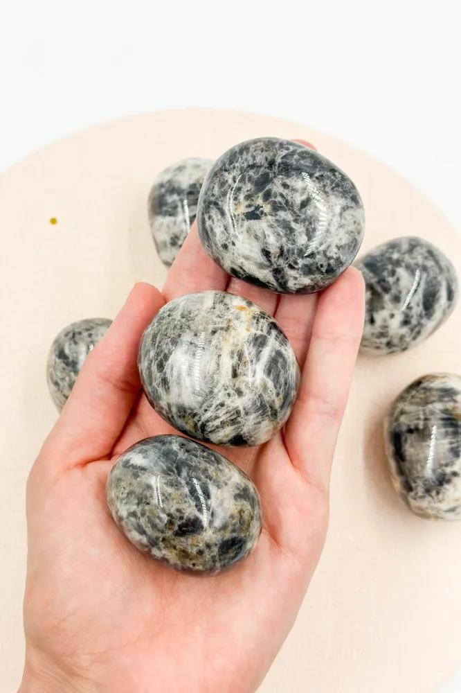 Piedra Luna Negra Rodado Jumbo | Energí femenina - Magnetismo