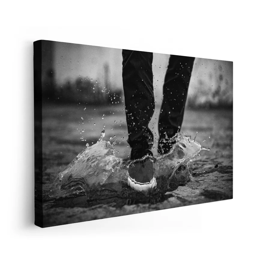 Pisando Agua Poster