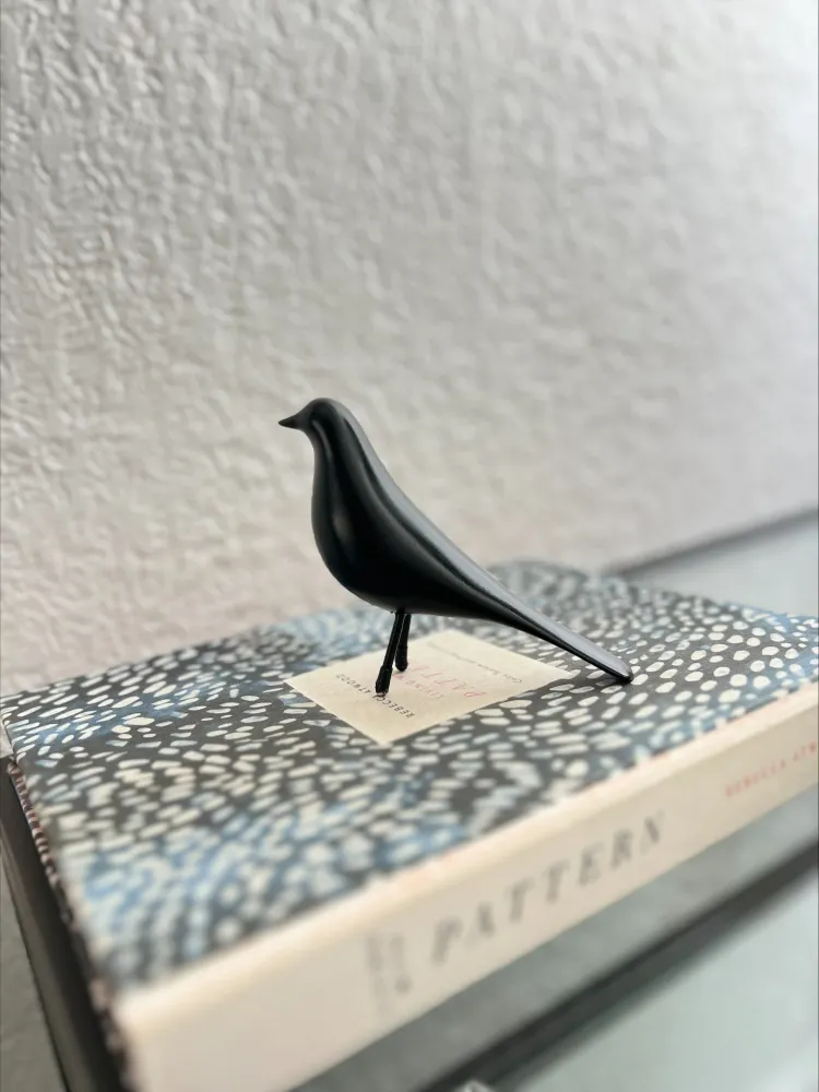 Figura decorativa ave de resina Noir Pot & Decor